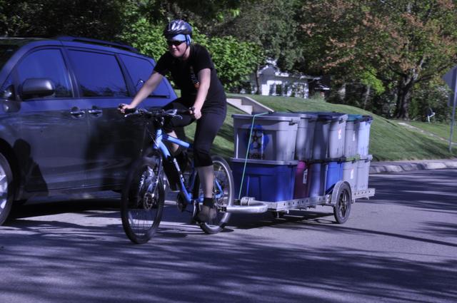 Cycles Recycling out picking up recycling bins